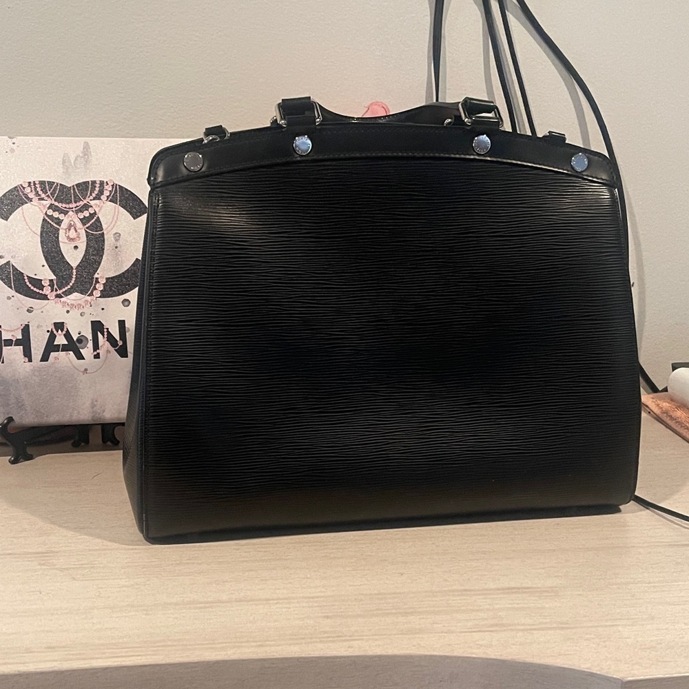 💯 Authentic LV Chic Black Designer Handbag